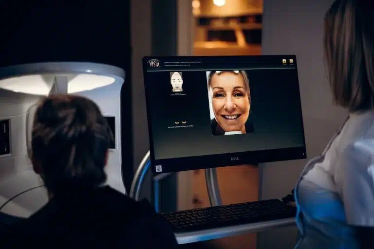 Nahaufnahme des Gesichts bei der Hautanalyse