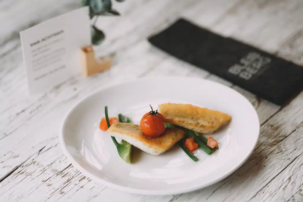 Hauptgericht mit Fisch und Gemüse im BLEIB BERG