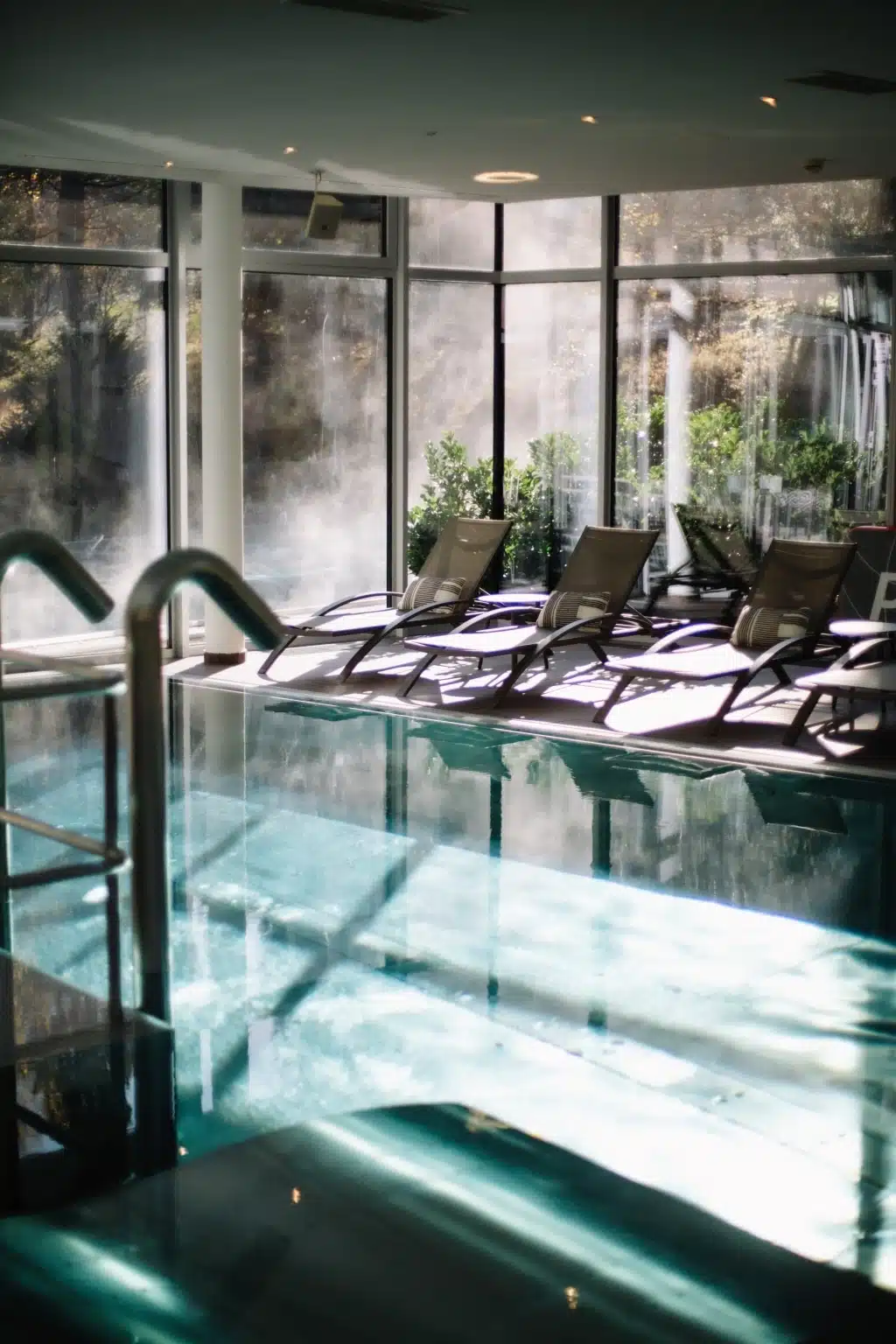 Indoorpool mit Thermalwasser